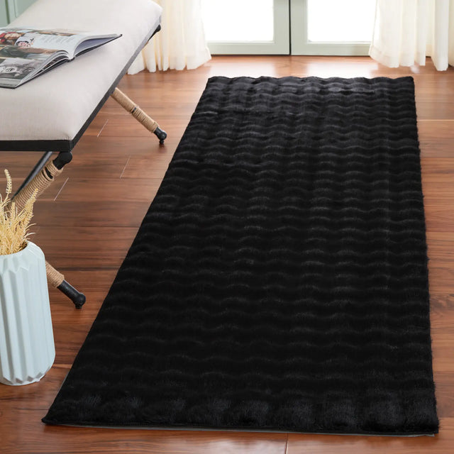 Safavieh Faux Rabbit Bubble 100 2'-6" x 8'-0" Rug in Black