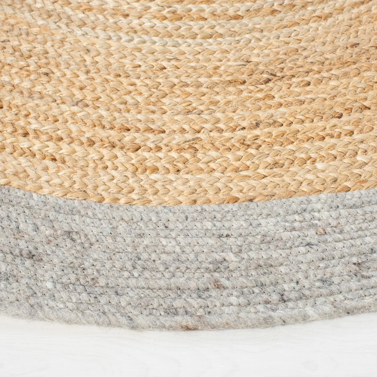 Safavieh Braided 5'-0" x 7'-0" Rug in Silver / Natural