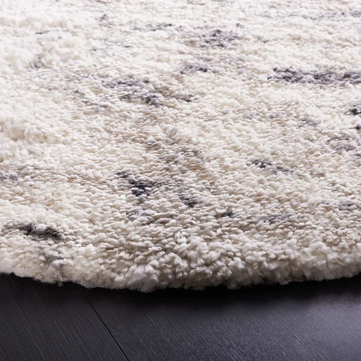 Safavieh Fontana Shag  800 6'-7" x 6'-7" Rug in Ivory / Grey