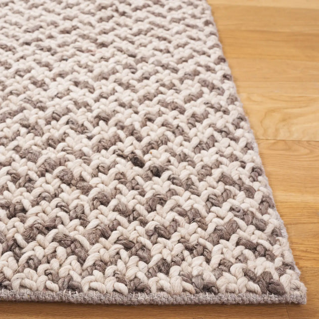 Safavieh Natural Fiber Couture 4'-0" x 6'-0" Rug in Beige / Grey
