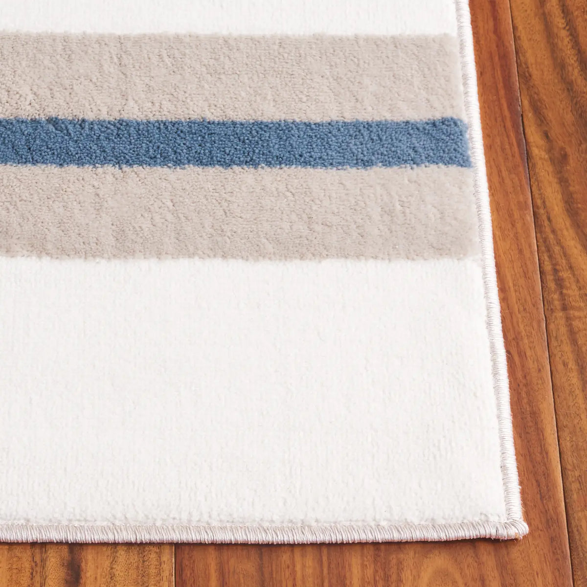 Safavieh Groove 4'-0" x 6'-0" Rug in Ivory / Blue