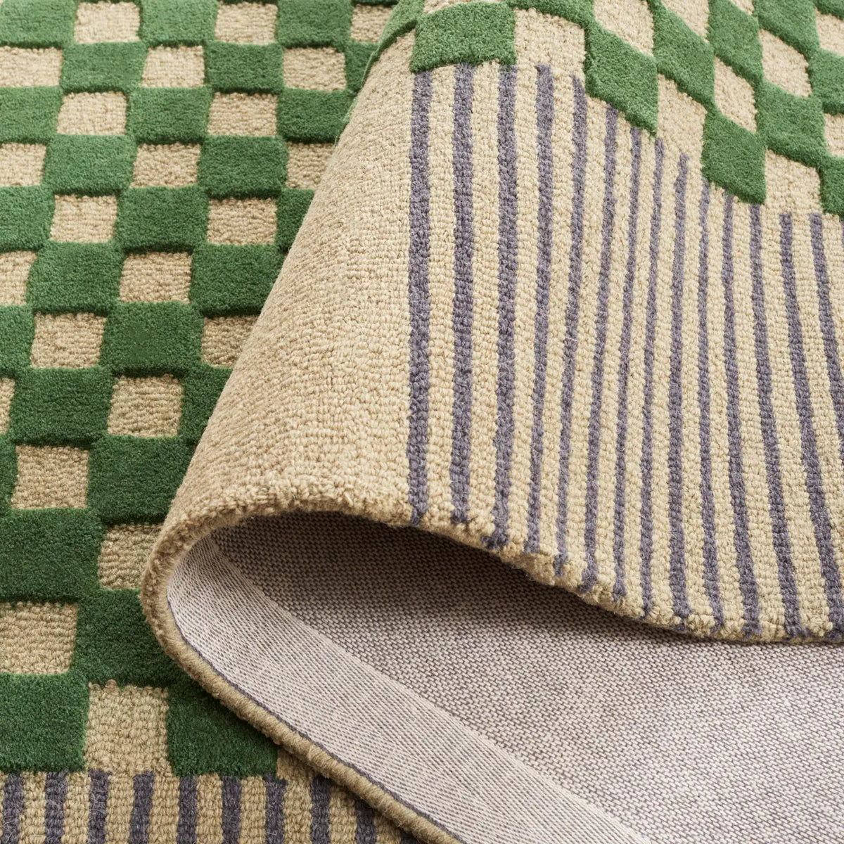 Safavieh Genre 4'-0" x 6'-0" Rug in Grey / Green
