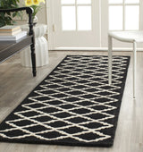 Safavieh Cambridge 2'-6" x 8'-0" Rug in Black / Ivory