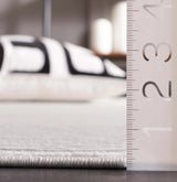 Safavieh Saylor 100 4'-0" x 6'-0" Rug in Ivory