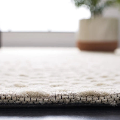 Safavieh Marbella 4'-0" x 6'-0" Rug in Beige