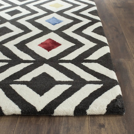 Safavieh Soho 5'-0" x 8'-0" Rug in Beige / Charcoal