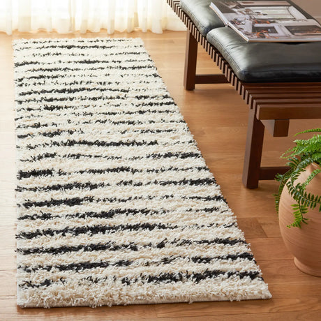 Safavieh Venus Shag 600 2'-2" x 8'-0" Rug in Pink / Ivory
