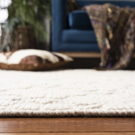 Safavieh Martha Stewart 4'-0" x 6'-0" Rug in Ivory