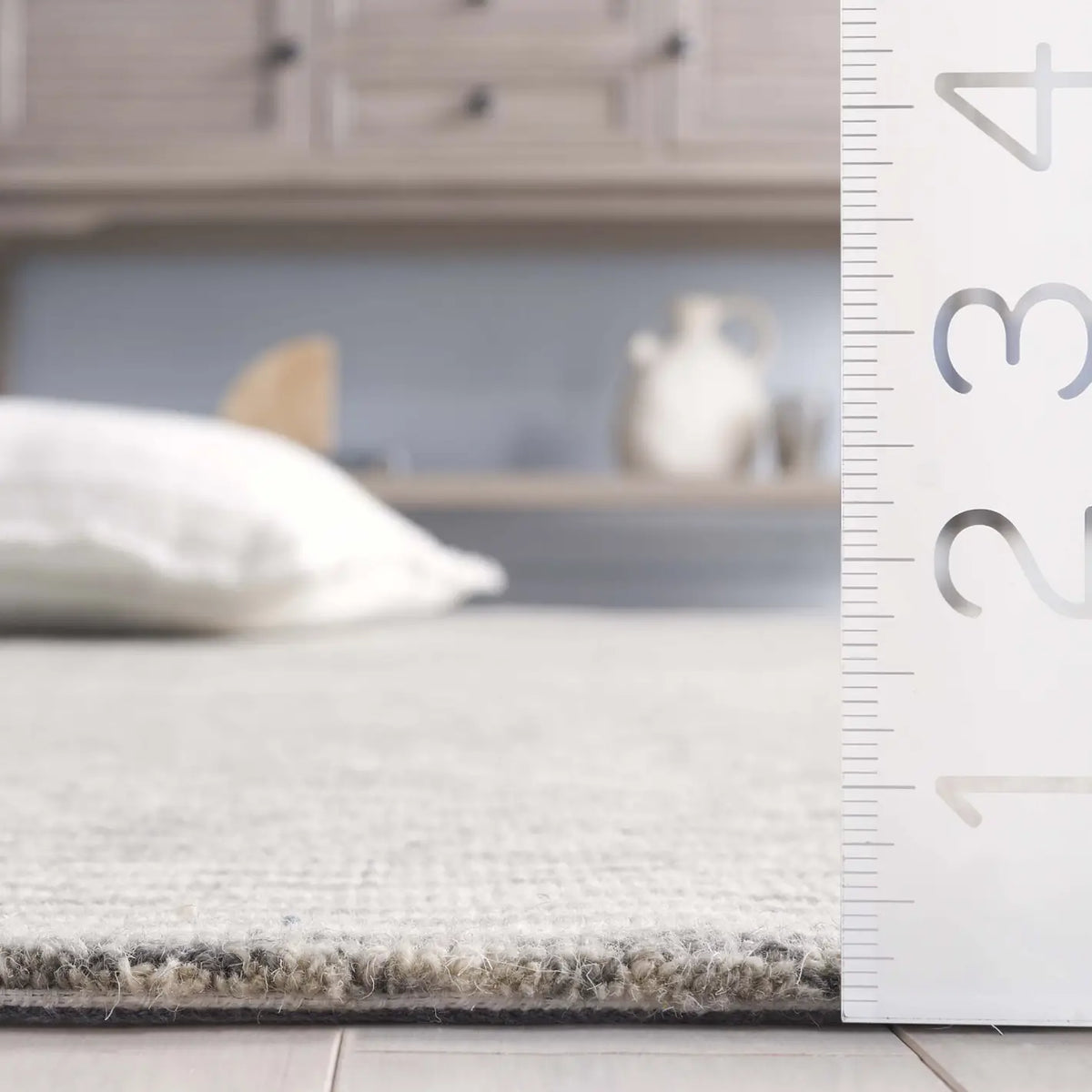 Safavieh Abstract 4'-0" x 6'-0" Rug in Grey / Ivory