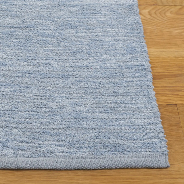 Safavieh Montauk 4'-0" x 6'-0" Rug in Blue