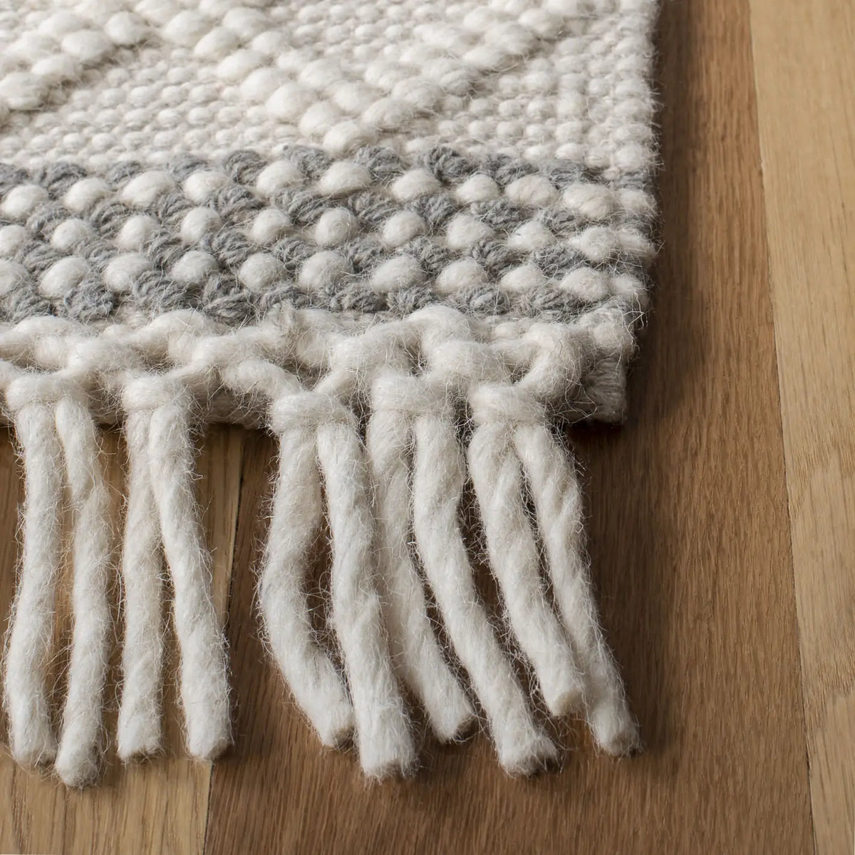 Safavieh Natura 4'-0" x 6'-0" Rug in Ivory / Grey