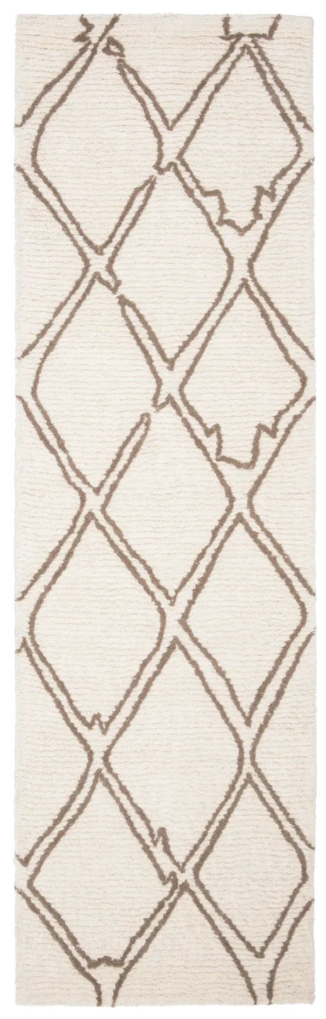 Safavieh Casablanca 2'-3" x 8'-0" Rug in Ivory / Grey