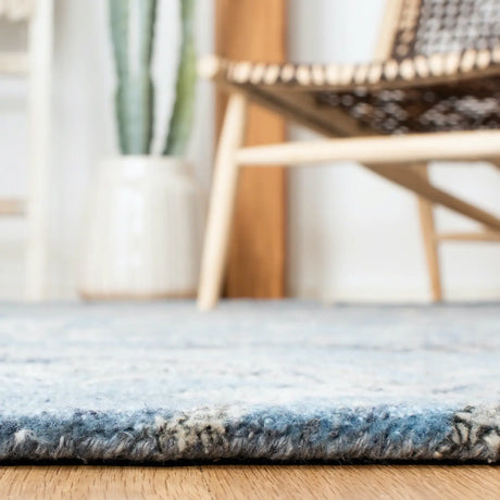 Safavieh Marquee 4'-0" x 6'-0" Rug in Blue / Grey