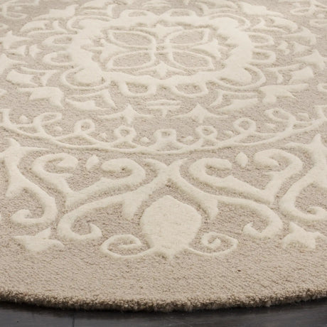 Safavieh Bella 5'-0" x 5'-0" Rug in Beige / Ivory