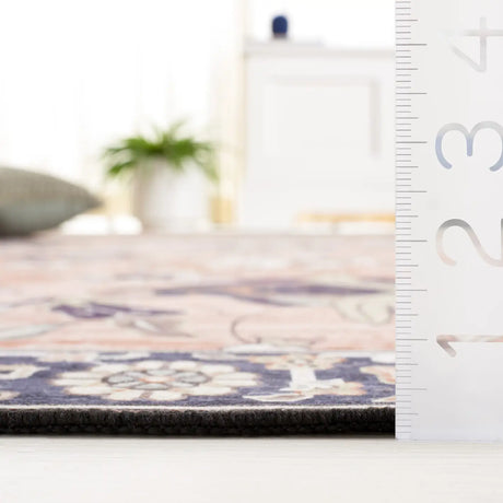 Safavieh Tucson 4'-0" x 6'-0" Rug in Light Blue / Navy