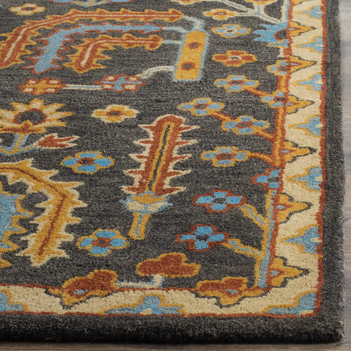 Safavieh Heritage 4'-0" x 6'-0" Rug in Charcoal / Multi