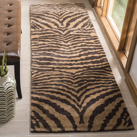 Safavieh Soho 2'-6" x 10'-0" Rug in Brown / Gold