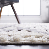 Safavieh Marrakesh 4'-0" x 6'-0" Rug in Beige / Grey