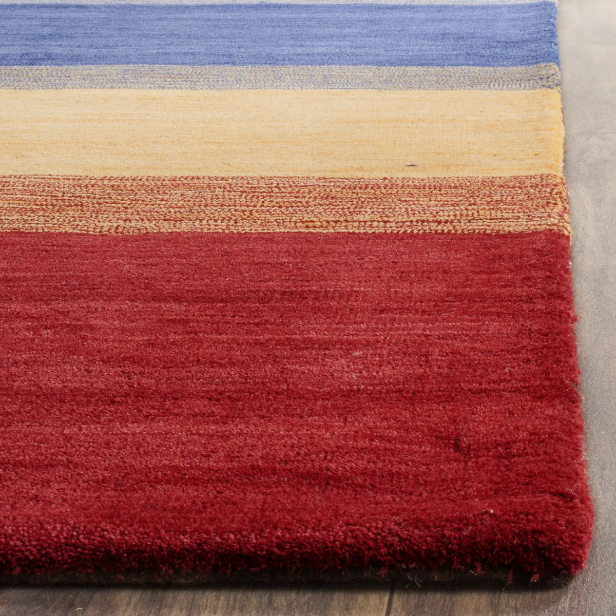 Safavieh Himalaya 6'-0" x 9'-0" Rug in Orange / Multi