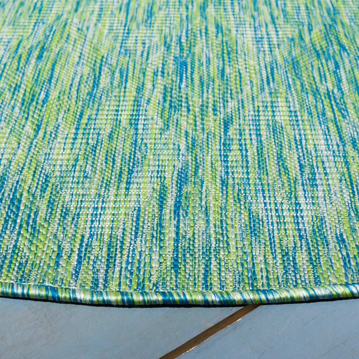 Safavieh Courtyard 6'-7" x 6'-7" Rug in Green