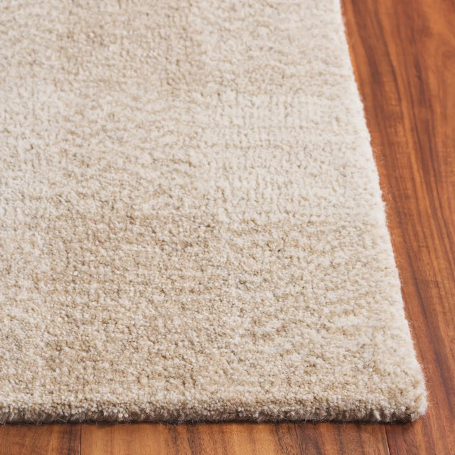 Safavieh Genre 4'-0" x 6'-0" Rug in Beige / Ivory