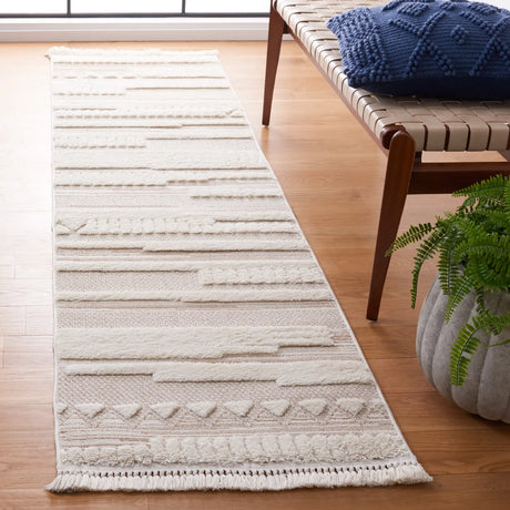 Safavieh Urban 2'-2" x 8'-0" Rug in Ivory / Beige