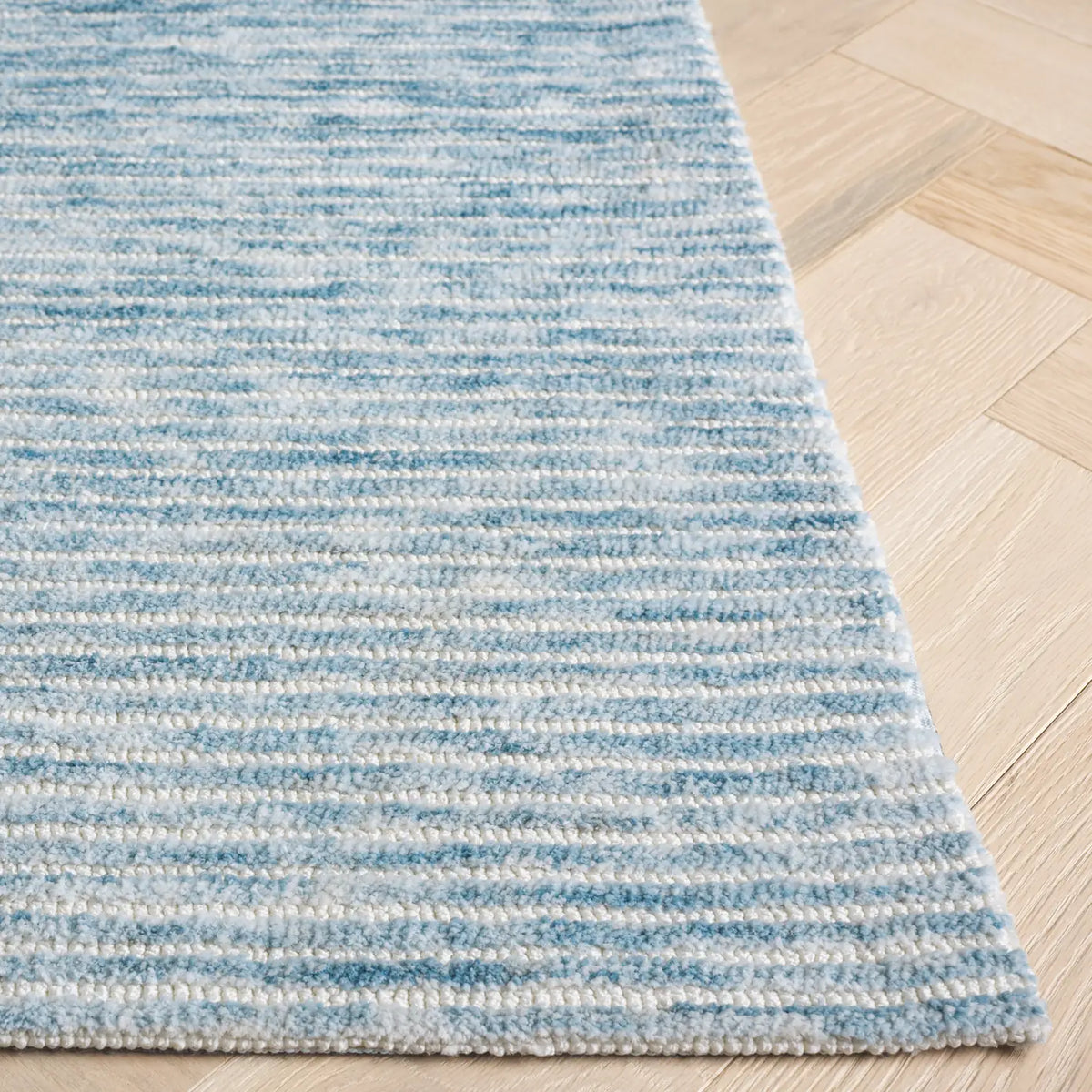 Safavieh Audrey 4'-0" x 6'-0" Rug in Blue / Ivory