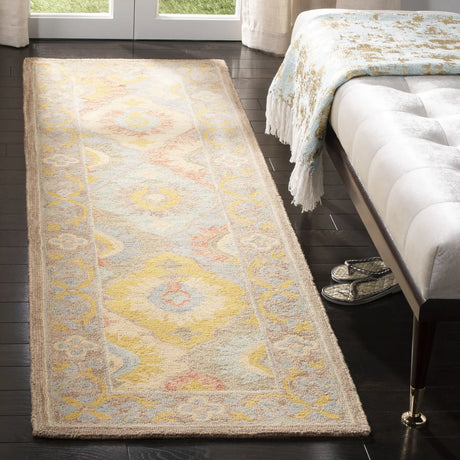 Safavieh Suzani 2'-3" x 8'-0" Rug in Ivory / Multi