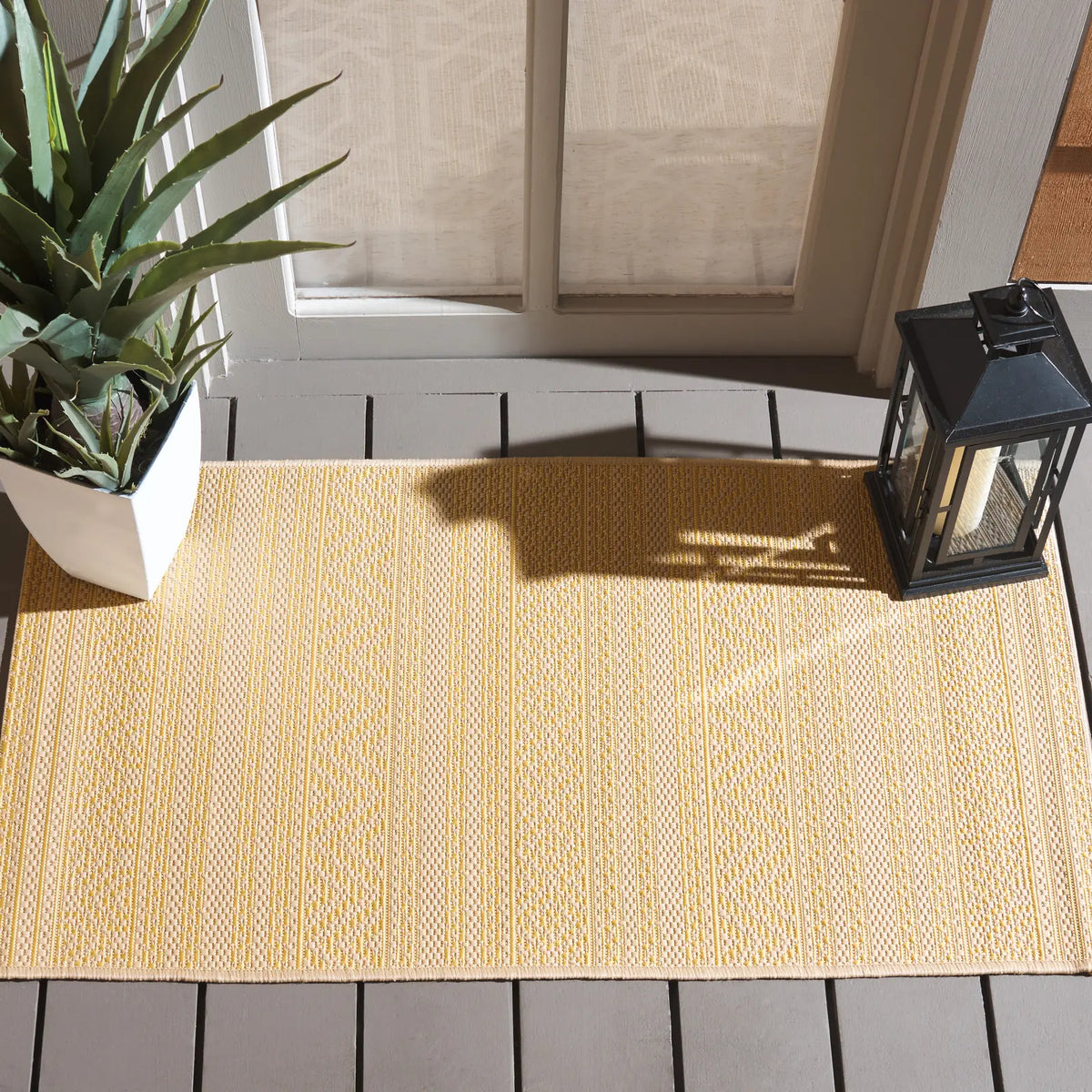 Safavieh Courtyard 2'-0" x 3'-7" Rug in Beige / Gold