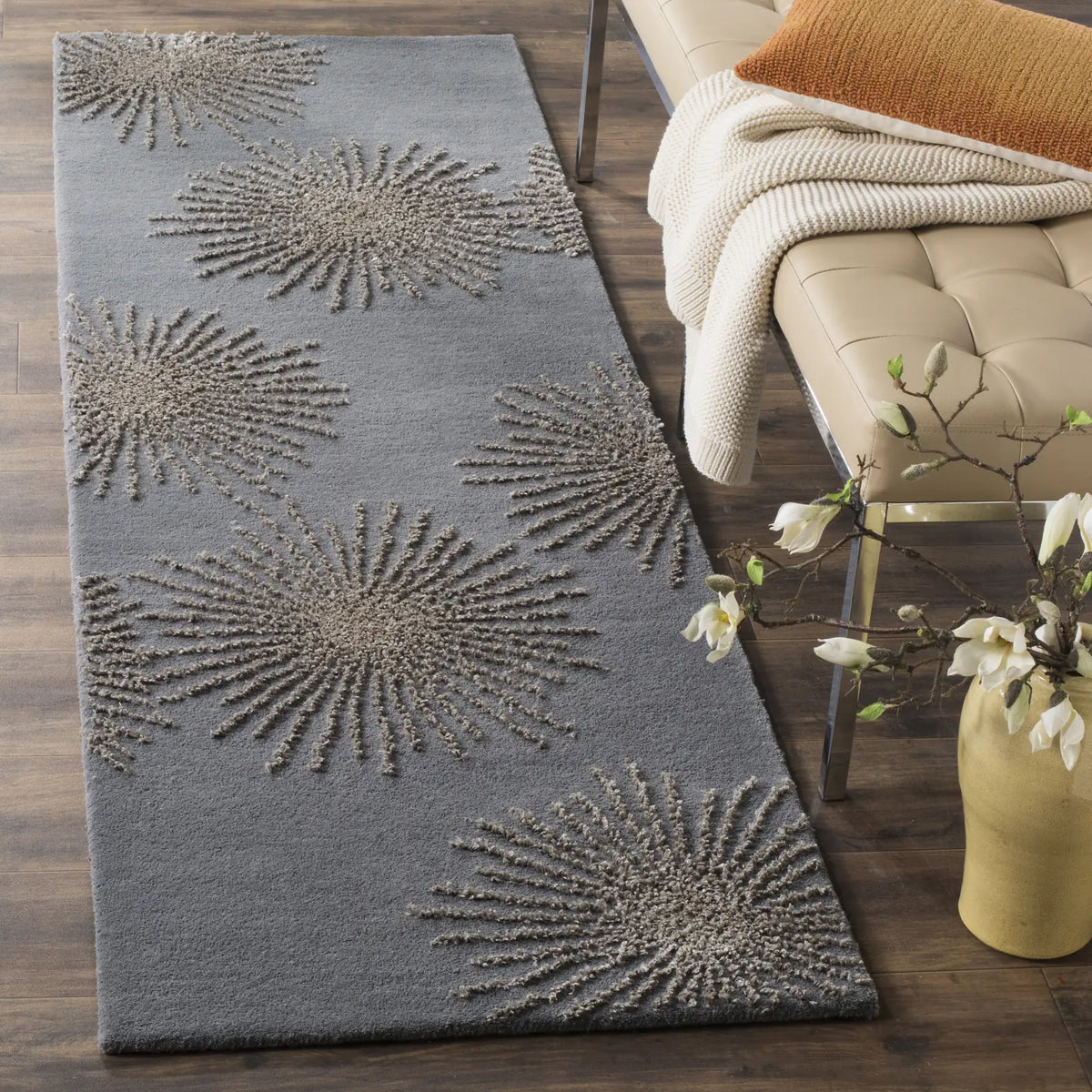 Safavieh Soho 2'-6" x 8'-0" Rug in Dark Grey / Silver