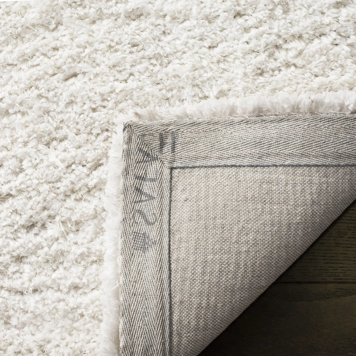Safavieh Florence Shag 4'-0" x 6'-0" Rug in White
