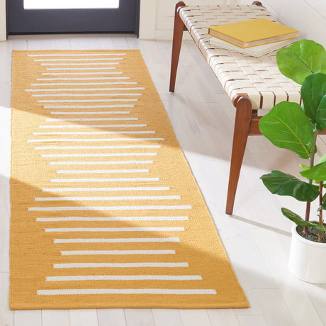 Safavieh Montauk 2'-3" x 8'-0" Rug in Gold / Ivory