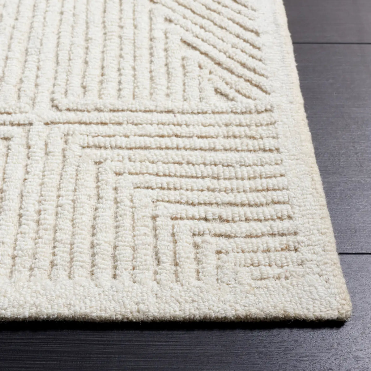 Safavieh Textural 4'-0" x 6'-0" Rug in Ivory