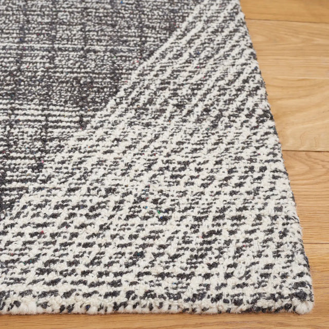Safavieh Abstract 4'-0" x 6'-0" Rug in Ivory / Charcoal