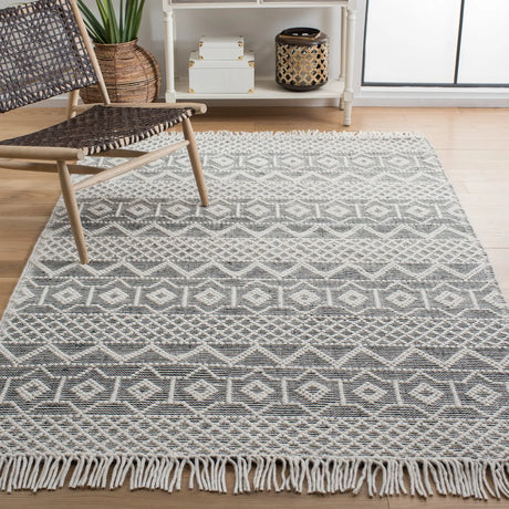 Safavieh Natura 4'-0" x 6'-0" Rug in Ivory / Black
