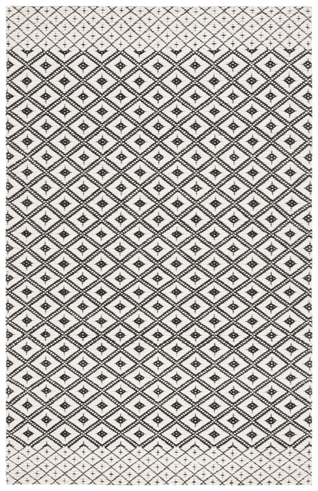 Safavieh Marbella 4'-0" x 6'-0" Rug in Black / Ivory