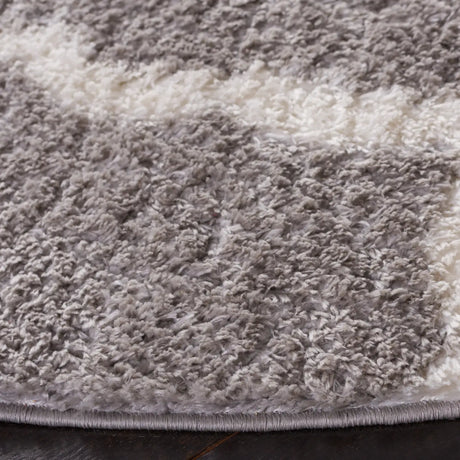 Safavieh Tahoe Shag 6'-7" x 6'-7" Rug in Grey / White
