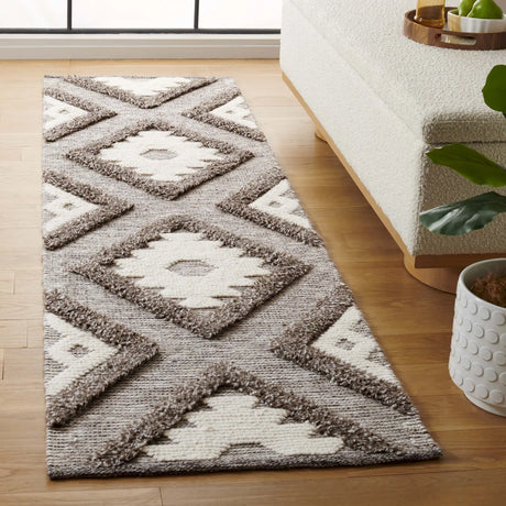 Safavieh Natura 2'-3" x 8'-0" Rug in Dark Grey / Ivory