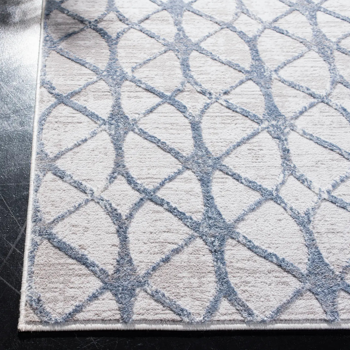 Safavieh Amelia 700 4'-0" x 6'-0" Rug in Grey / Blue