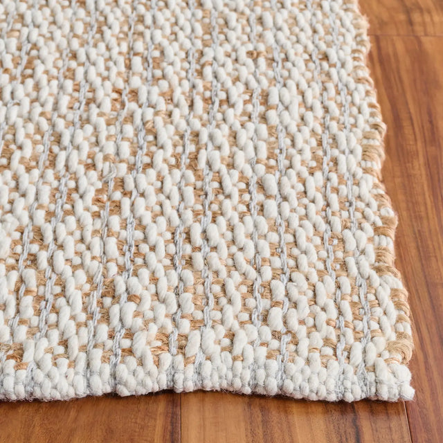 Safavieh Natural Fiber 4'-0" x 6'-0" Rug in Natural / Silver