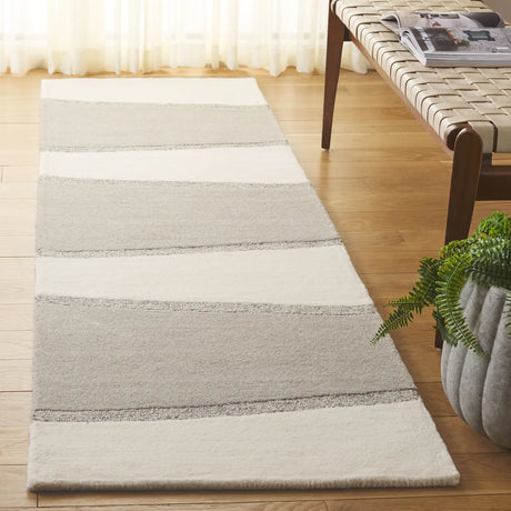 Safavieh Fifth Avenue 2'-3" x 8'-0" Rug in Ivory / Grey