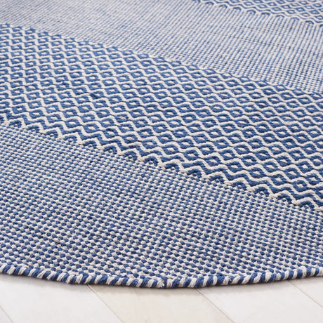 Safavieh Montauk 6'-0" x 6'-0" Rug in Ivory / Navy