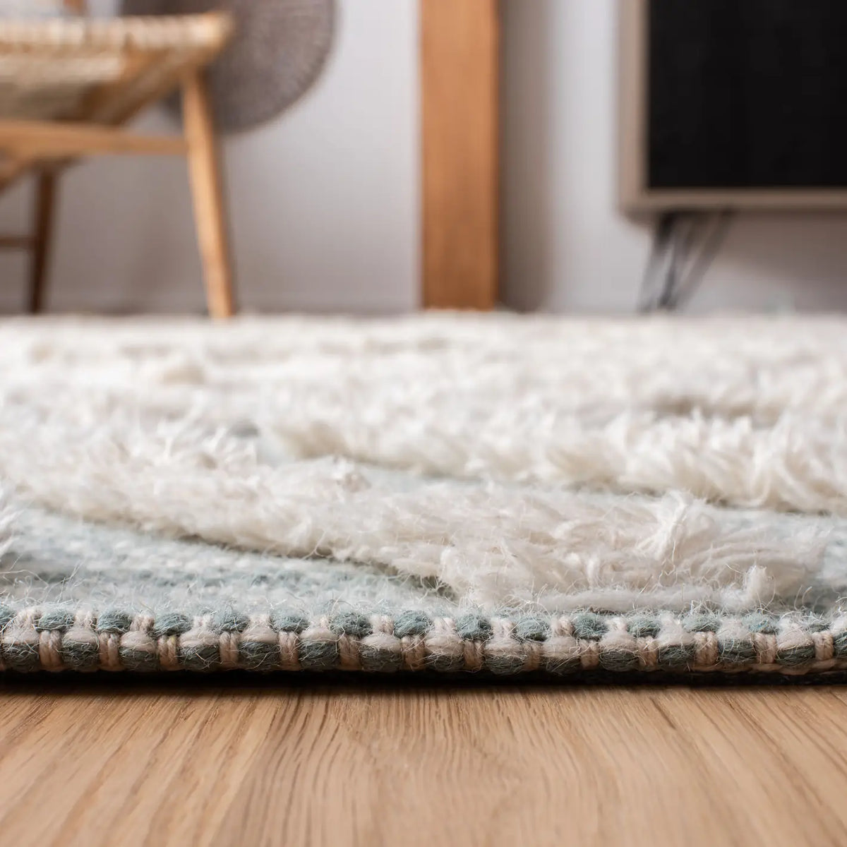 Safavieh Kenya 4'-0" x 6'-0" Rug in Aqua / Ivory