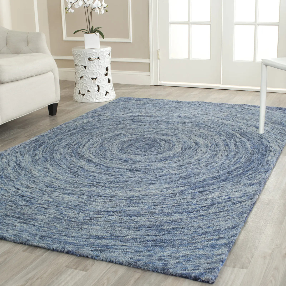 Safavieh Ikat 4'-0" x 6'-0" Rug in Dark Blue / Multi