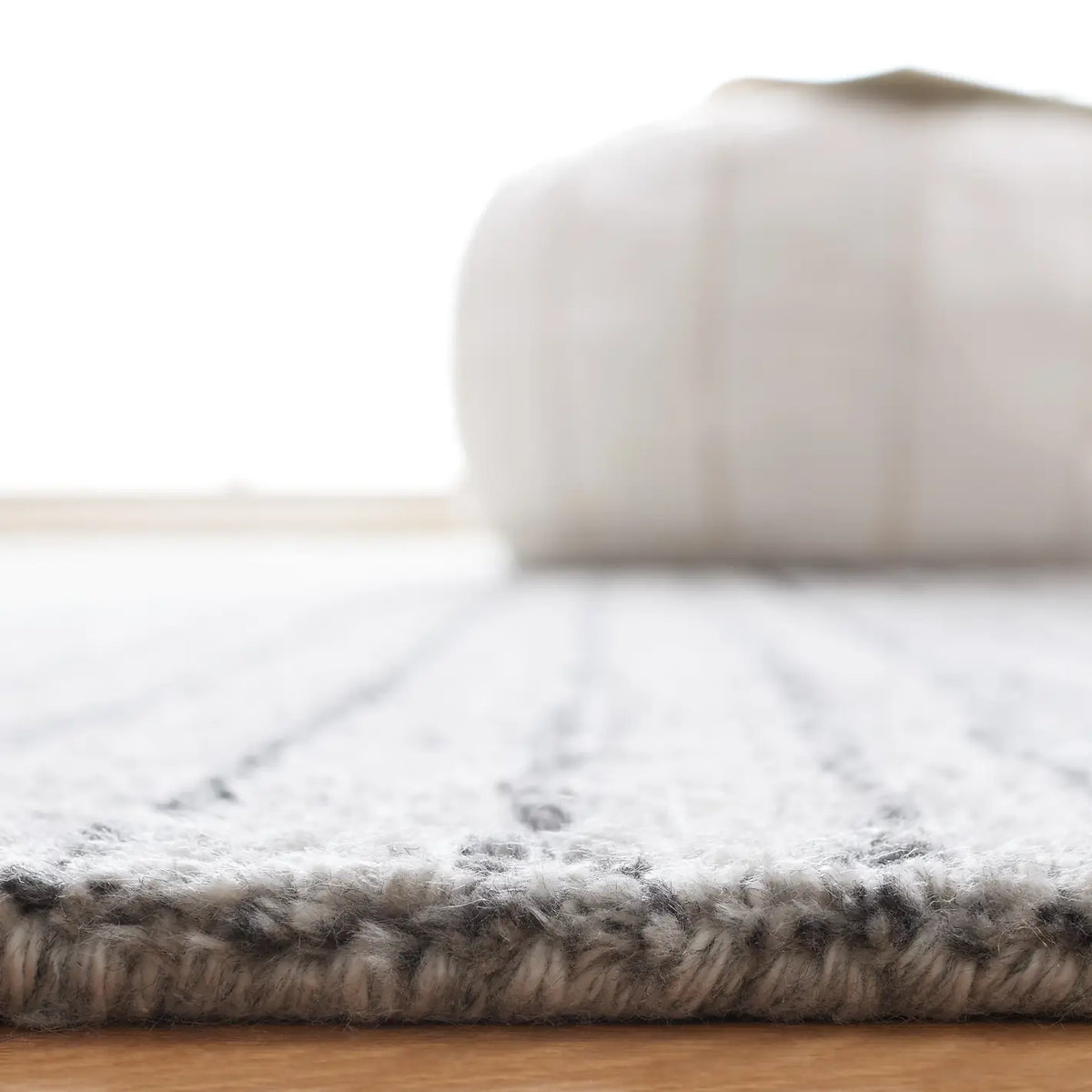 Safavieh Abstract 4'-0" x 6'-0" Rug in Grey / Ivory