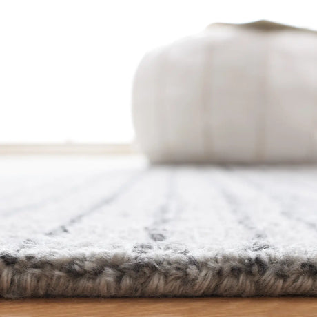 Safavieh Abstract 4'-0" x 6'-0" Rug in Grey / Ivory