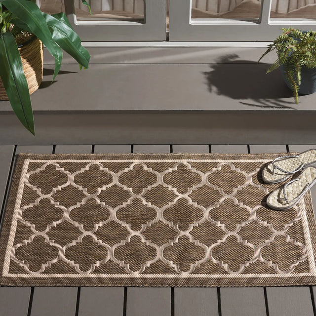 Safavieh Courtyard 2'-0" x 3'-7" Rug in Brown / Bone
