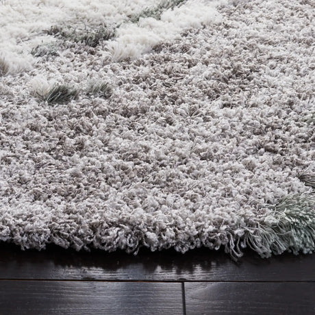 Safavieh Horizon Shag 800 5'-0" x 5'-0" Rug in Grey / Green