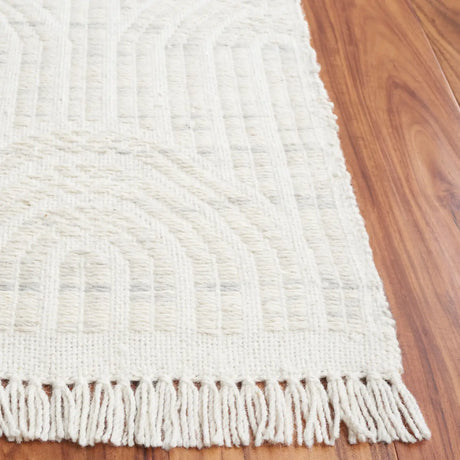 Safavieh Kilim 4'-0" x 6'-0" Rug in Light Grey / Ivory
