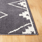 Safavieh Pyramid 4'-5" x 6'-5" Rug in Charcoal / Ivory